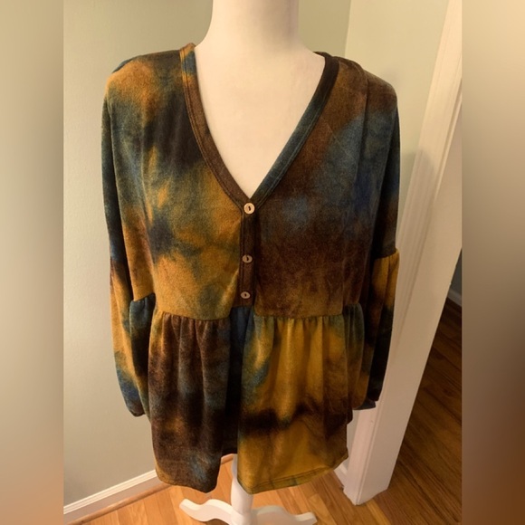 Lovely J Tops - Lovely J tie-dyed print tunic, size L